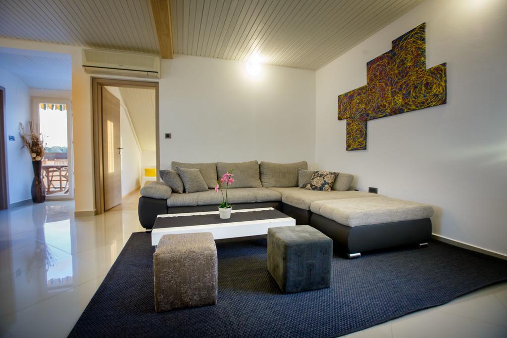 Foric Apartments With Outdoor Heated Pool Rab Town Buitenkant foto